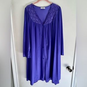 Vintage Vanity Fair Nightgown Size Medium Made in USA Purple/Blue